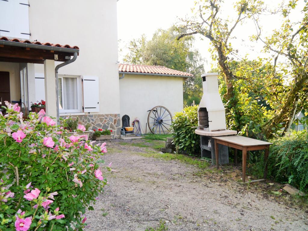 Ajjana Chambres D'Hotes Saint-Saud-Lacoussiere Bagian luar foto