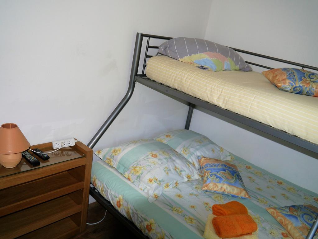 Ajjana Chambres D'Hotes Saint-Saud-Lacoussiere Bagian luar foto