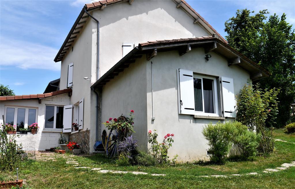 Ajjana Chambres D'Hotes Saint-Saud-Lacoussiere Bagian luar foto